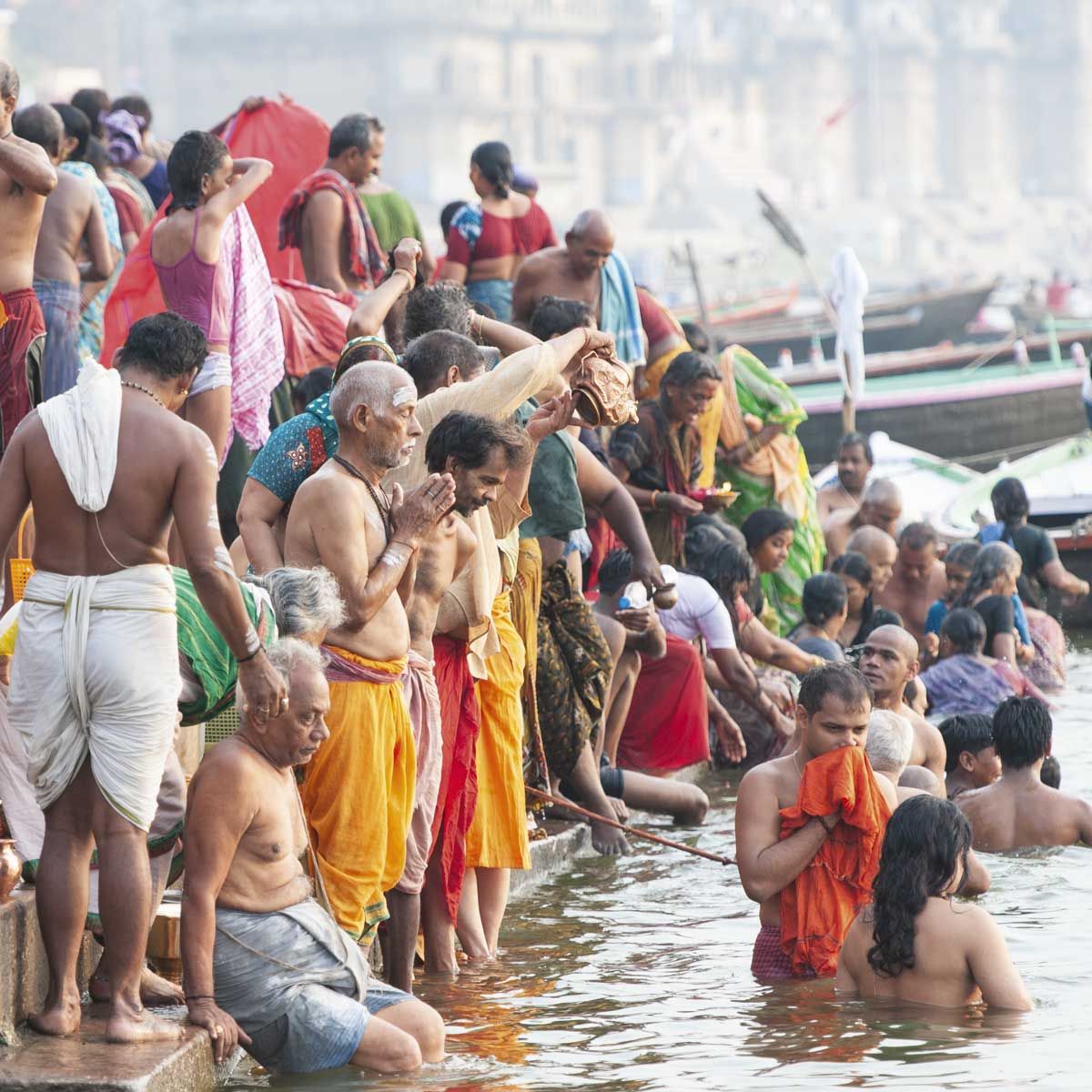 Bild: Menschen in Varanasi